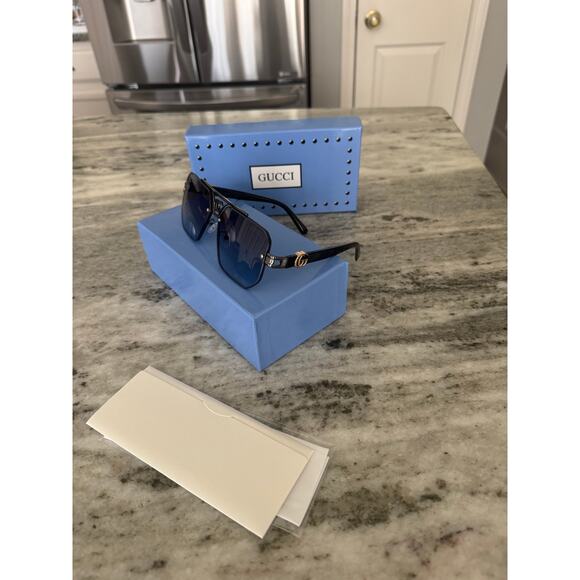 Gucci Sunglasses - Picture 8 of 9